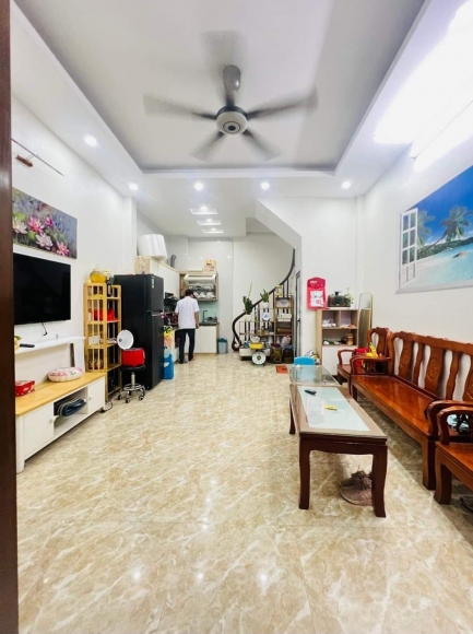 Cực Hiếm Bán Nhà Đội Cấn - Ba Đình, Diện tích 37/40m2,  5 tầng, 4m mặt tiền, giá 6.45 tỷ 