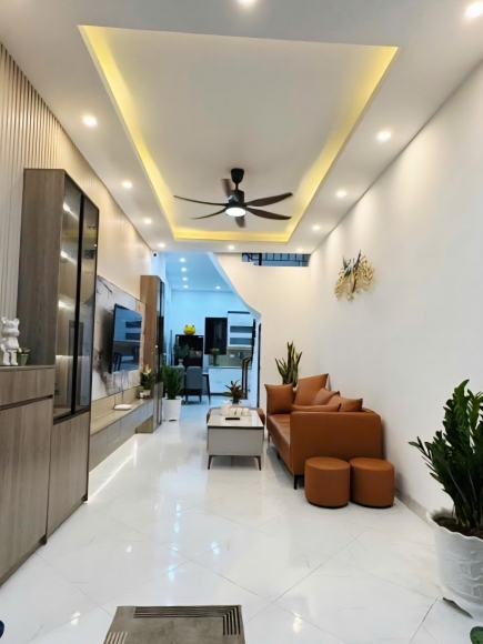 Cực hiếm nhà đẹp Đội Cấn ngõ thông ô tô đỗ cổng mặt tiền rộng 45m² x 5 tầng hơn 10 tỷ