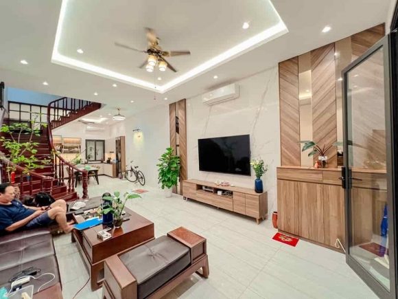 Bán nhà Trần Cung 33m2, 5 tầng, 5.7m mặt tiền, 5.9 tỷ Cầu Giấy 